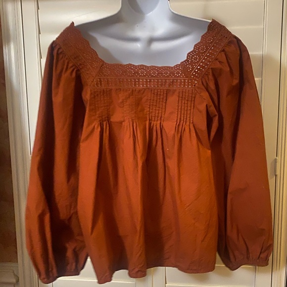 The GAP: Puff sleeve eyelet lace Boho peasant top. Medium. From the 2022 line - Picture 2 of 6